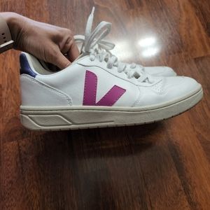 Veja V-10 Tri Colored Sneakers